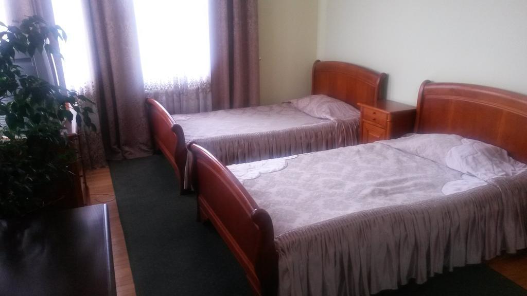Marlen Hotel Rivne Exterior photo